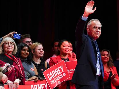 El primer ministro y líder del Partido Liberal, Mark Carney, durante la noche electoral tras ganar las elecciones.