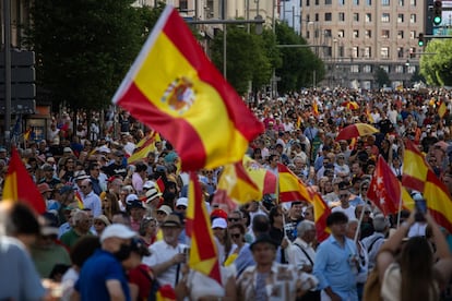 Vista general de la Gran Vía de Madrid durante la concentración del PP en la plaza de España.