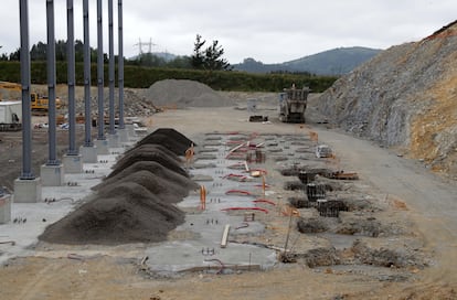 Obras de construcción de la subestación eléctrica conversora situada en Gatika (Bizkaia).