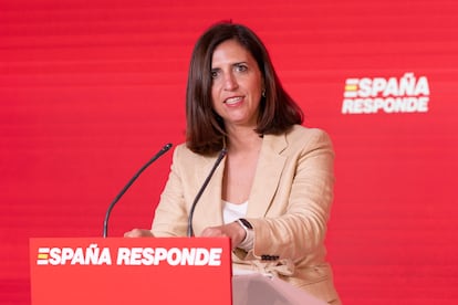 La portavoz del PSOE, Esther Peña, en rueda de prensa en la sede de Ferraz, este lunes.